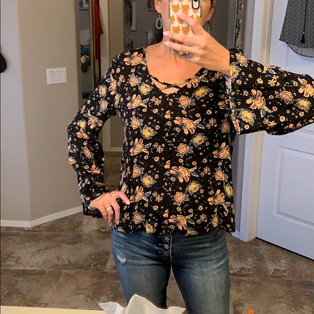 Boho floral blouse cross cross neckline